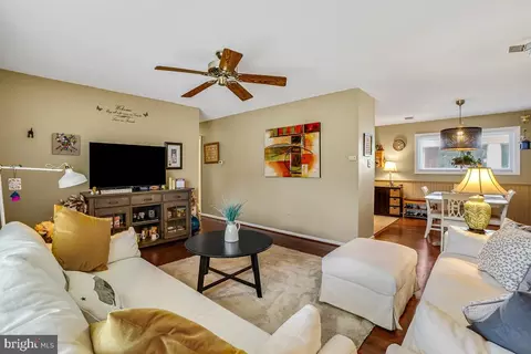 Living - 905 Young Pl, Frederick, MD 21702 photo 3 of 3