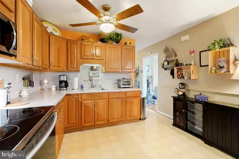 Kitchen - 905 Young Pl, Frederick, MD 21702 photo 2 of 6