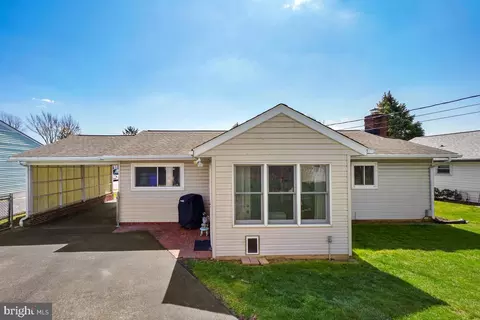 Exterior - 905 Young Pl, Frederick, MD 21702 photo 3 of 5