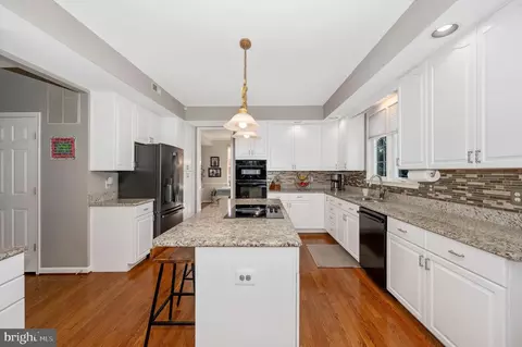 Kitchen - 6701 Kings Mill Ct, Frederick, MD 21702 photo 5 of 7