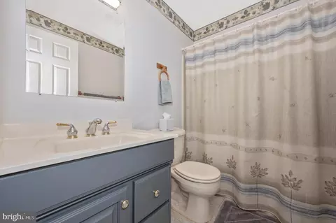 Bath - 6701 Kings Mill Ct, Frederick, MD 21702 photo 4 of 5
