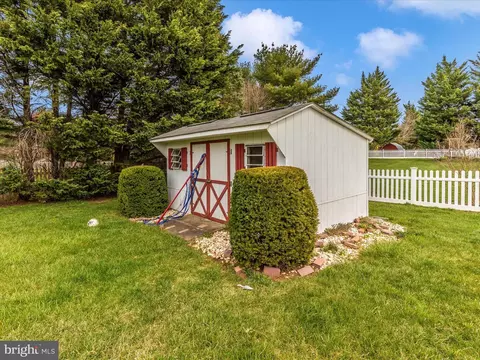 Exterior - 8019 Stone Ridge Dr, Frederick, MD 21702 photo 11 of 17