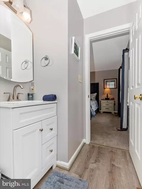 Bath - 8019 Stone Ridge Dr, Frederick, MD 21702 photo 2 of 5