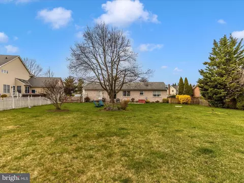 Exterior - 8019 Stone Ridge Dr, Frederick, MD 21702 photo 4 of 17