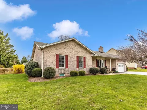Exterior - 8019 Stone Ridge Dr, Frederick, MD 21702 photo 14 of 17