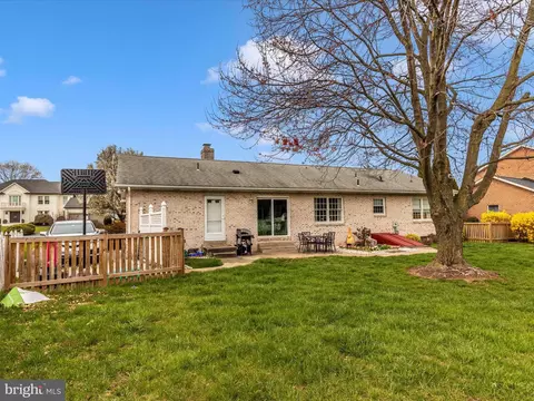 Exterior - 8019 Stone Ridge Dr, Frederick, MD 21702 photo 3 of 17