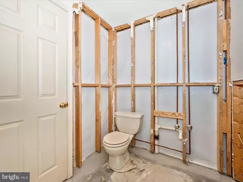 Bath - 2461 5 Shillings Rd, Frederick, MD 21701 photo 5 of 5