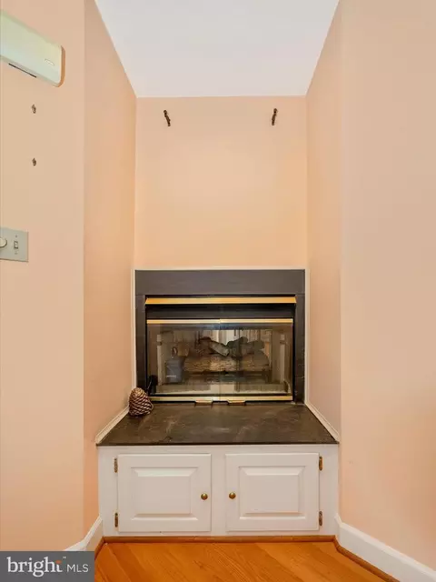 Living - 2461 5 Shillings Rd, Frederick, MD 21701 photo 3 of 3