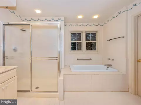 Bath - 2461 5 Shillings Rd, Frederick, MD 21701 photo 4 of 5
