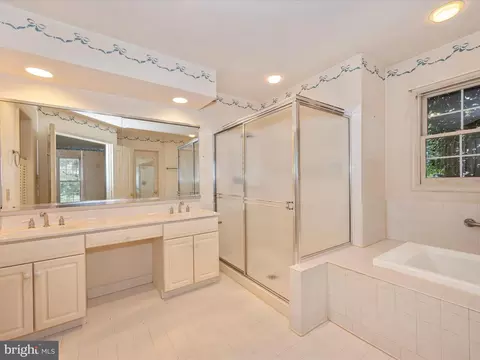 Bath - 2461 5 Shillings Rd, Frederick, MD 21701 photo 3 of 5