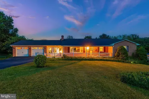 13704 Hillside Ave, Thurmont, MD 21788