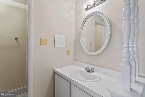 Bath - 1706 Heather Ln, Frederick, MD 21702 photo 2 of 6