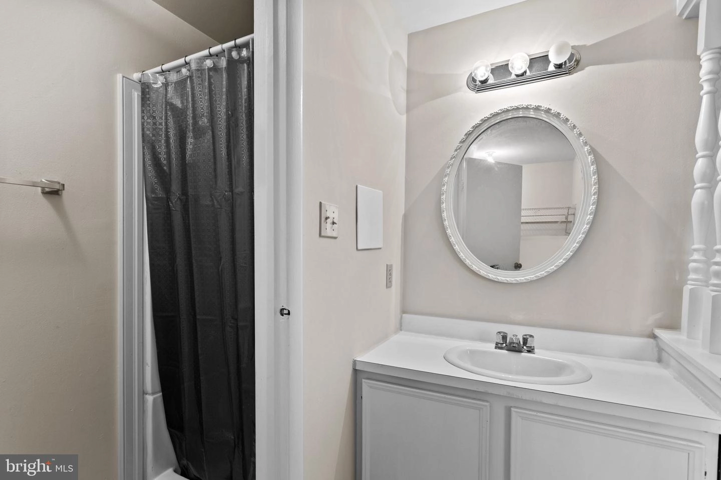 Bath - 1706 Heather Ln, Frederick, MD 21702 photo 4 of 6