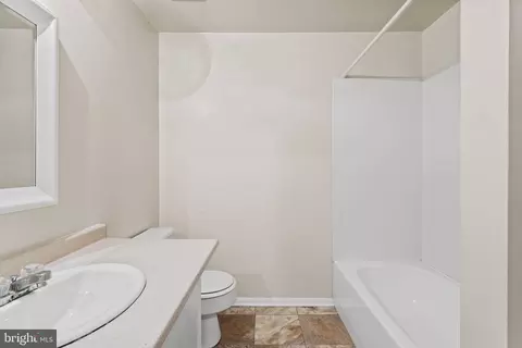 Bath - 1706 Heather Ln, Frederick, MD 21702 photo 5 of 6