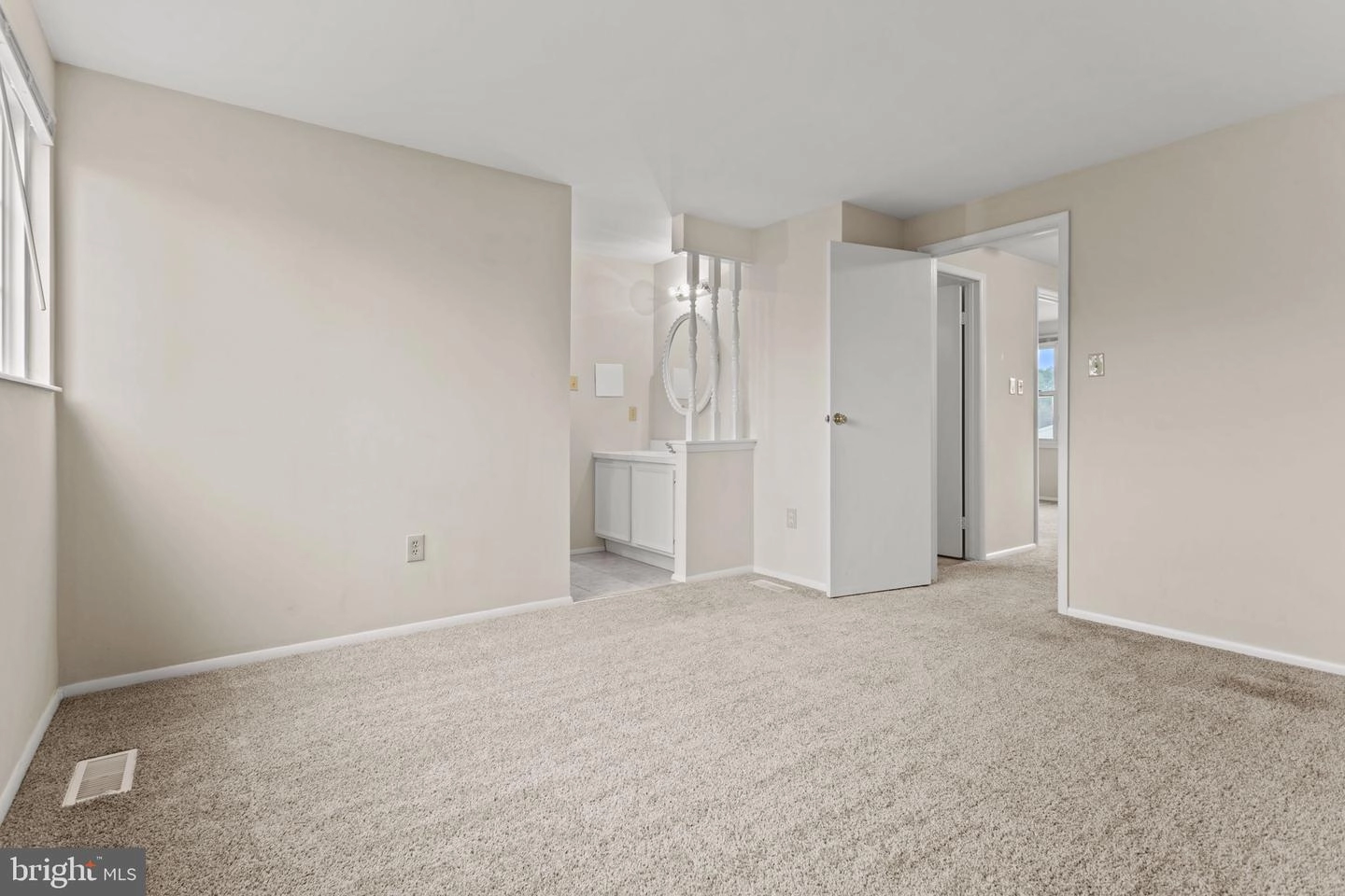 Living - 1706 Heather Ln, Frederick, MD 21702 photo 4 of 4