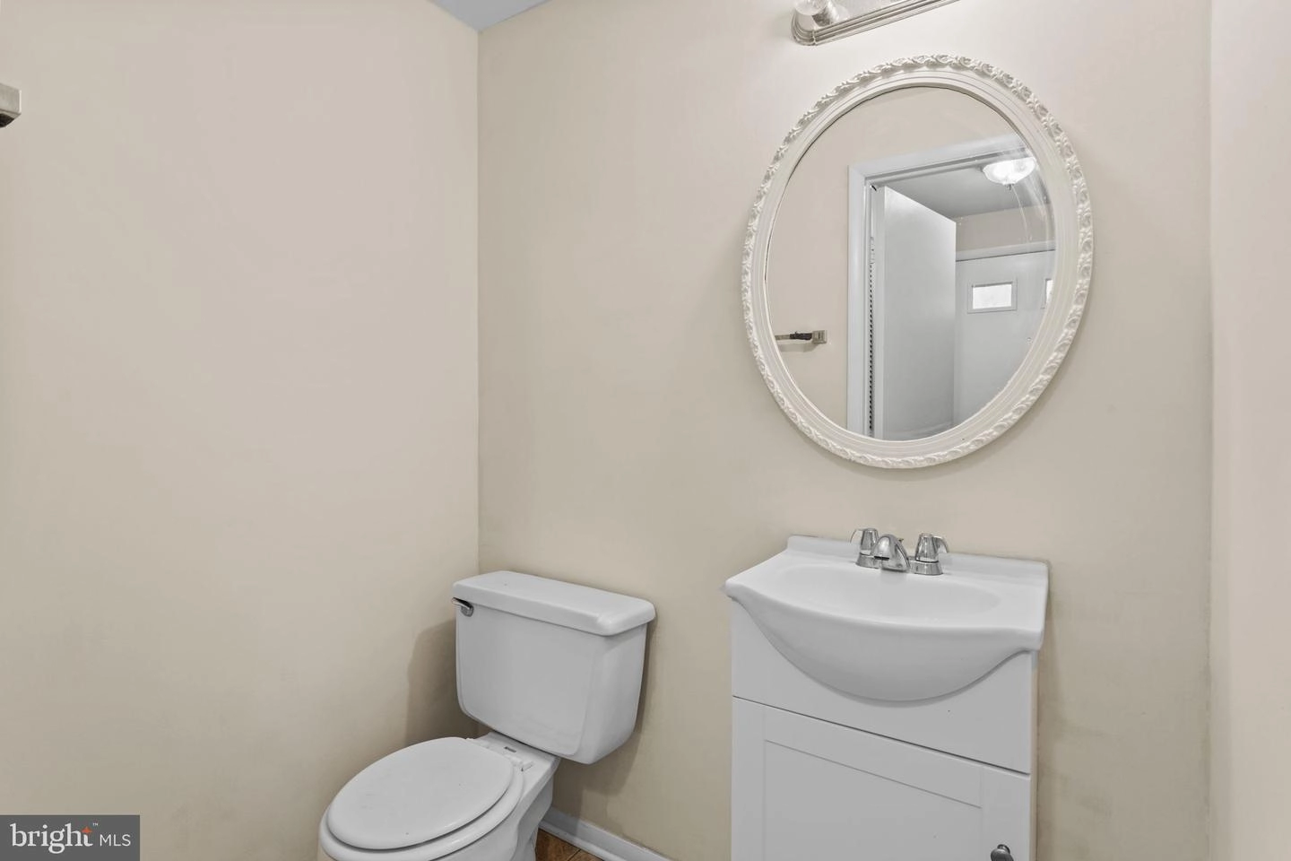 Bath - 1706 Heather Ln, Frederick, MD 21702 photo 1 of 6