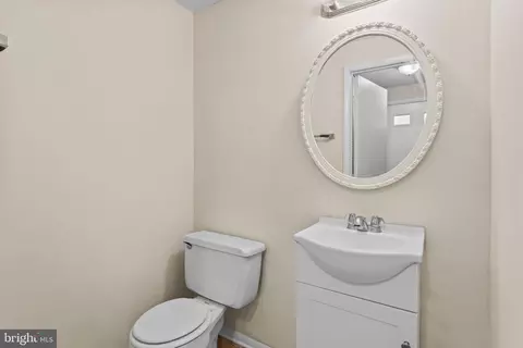 Bath - 1706 Heather Ln, Frederick, MD 21702 photo 1 of 6