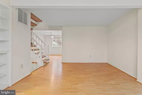 Living - 1706 Heather Ln, Frederick, MD 21702 photo 2 of 4