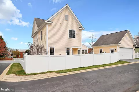 Exterior - 9155 Hinks Ln, Frederick, MD 21704 photo 8 of 17