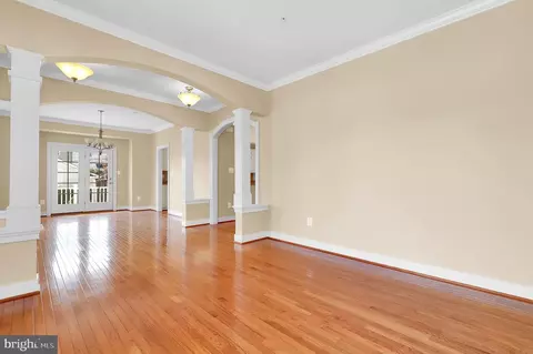 Living - 9155 Hinks Ln, Frederick, MD 21704 photo 2 of 4