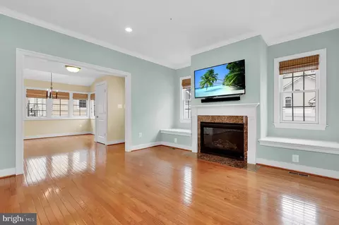 Living - 9155 Hinks Ln, Frederick, MD 21704 photo 3 of 4