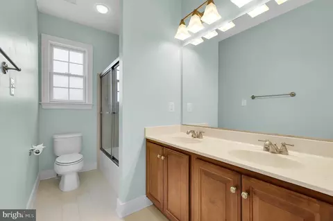 Bath - 9155 Hinks Ln, Frederick, MD 21704 photo 5 of 5