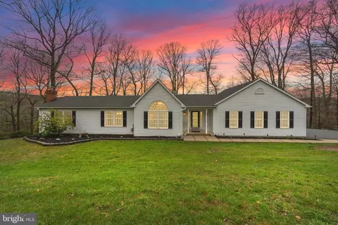 10976 Horseshoe Dr, Frederick, MD 21701