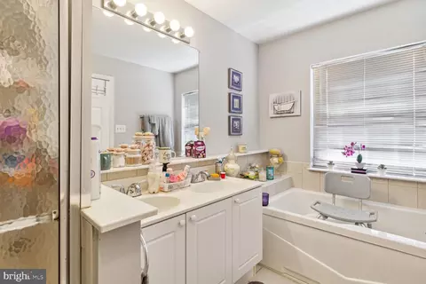 Bath - 2546 Carrington Way, Frederick, MD 21702 photo 3 of 5