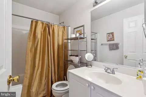Bath - 2546 Carrington Way, Frederick, MD 21702 photo 1 of 5