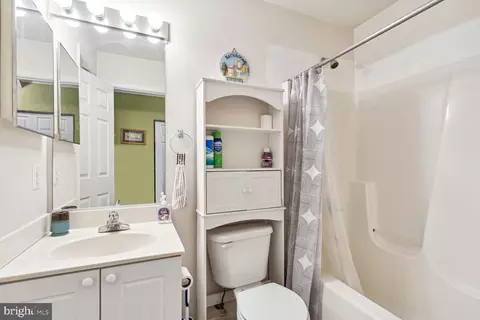Bath - 2546 Carrington Way, Frederick, MD 21702 photo 5 of 5