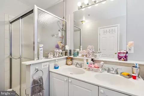 Bath - 2546 Carrington Way, Frederick, MD 21702 photo 2 of 5