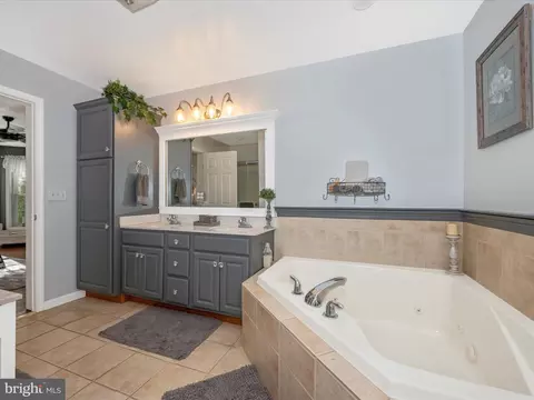 Bath - 11033 Liberty Rd, Frederick, MD 21701 photo 3 of 6