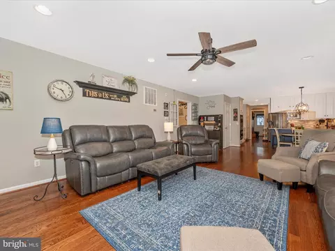 Living - 11033 Liberty Rd, Frederick, MD 21701 photo 3 of 5
