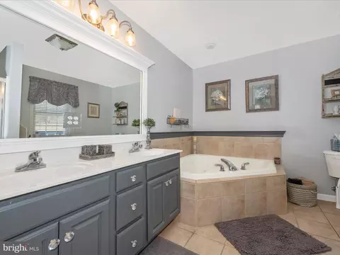 Bath - 11033 Liberty Rd, Frederick, MD 21701 photo 2 of 6