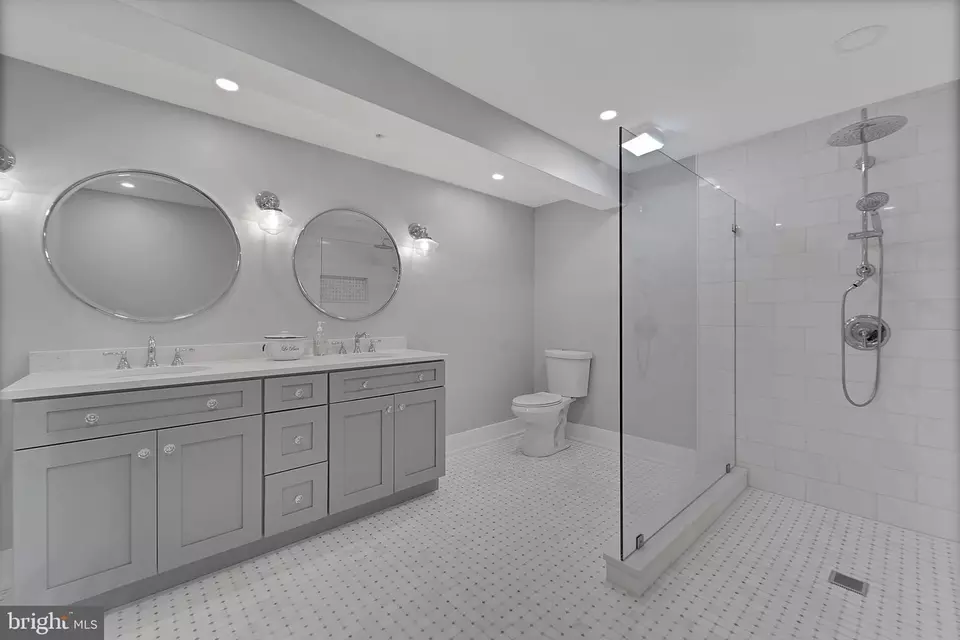 Bath - 1894 Thurston Rd, Dickerson, MD 20842 photo 9 of 10