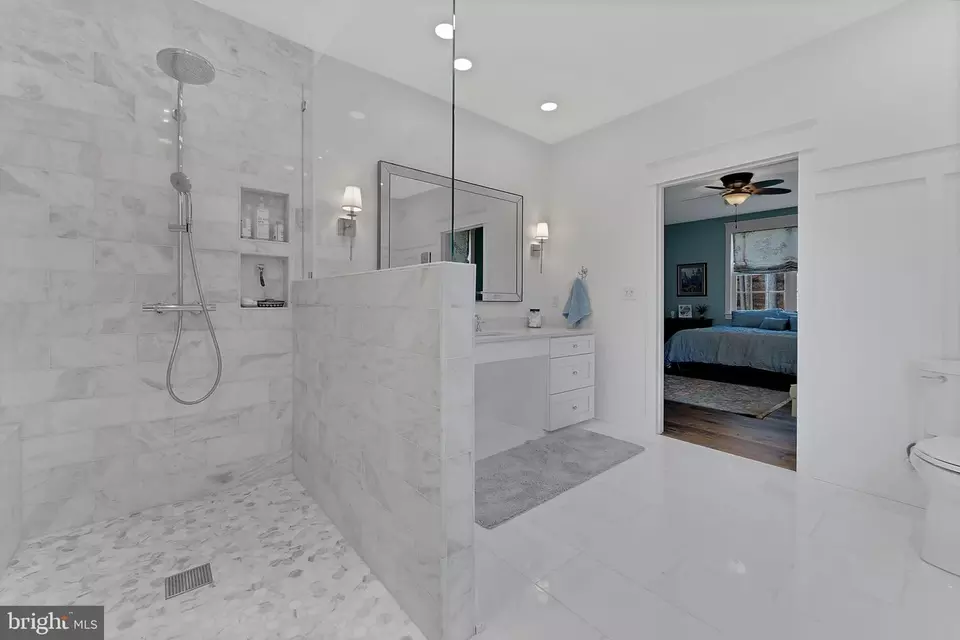 Bath - 1894 Thurston Rd, Dickerson, MD 20842 photo 4 of 10