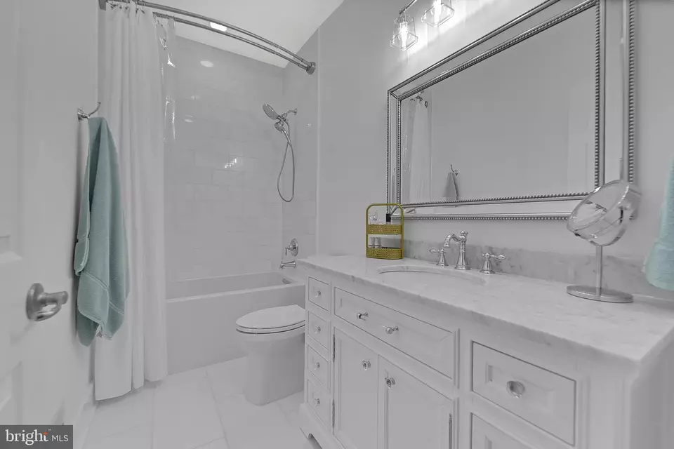 Bath - 1894 Thurston Rd, Dickerson, MD 20842 photo 5 of 10