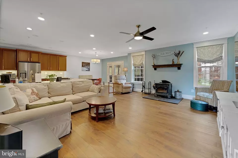 Living - 1894 Thurston Rd, Dickerson, MD 20842 photo 1 of 4