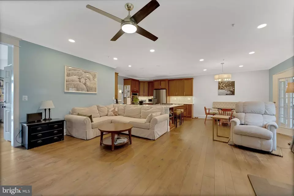 Living - 1894 Thurston Rd, Dickerson, MD 20842 photo 2 of 4