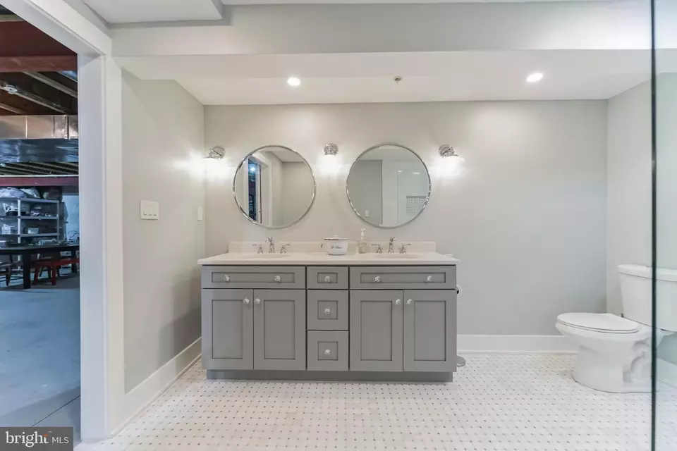 Bath - 1894 Thurston Rd, Dickerson, MD 20842 photo 10 of 10