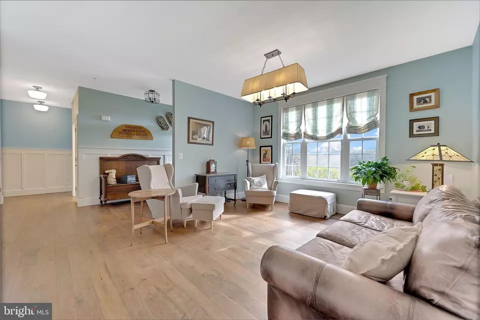 Living - 1894 Thurston Rd, Dickerson, MD 20842 photo 4 of 4