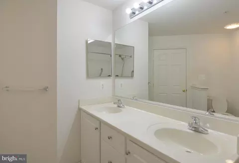 Bath - 2501 Hemingway Dr #4-3A, Frederick, MD 21702 photo 2 of 5
