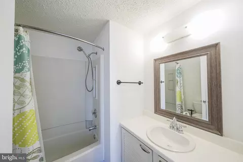 Bath - 5652 Singletree Dr, Frederick, MD 21703 photo 2 of 6