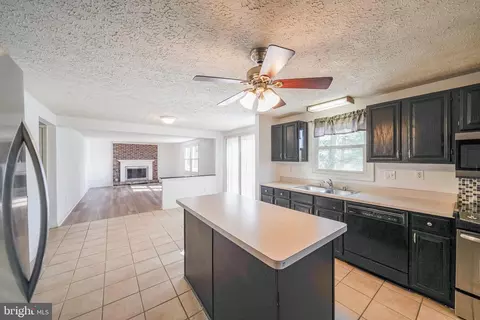 Kitchen - 5652 Singletree Dr, Frederick, MD 21703 photo 6 of 8