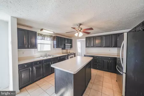 Kitchen - 5652 Singletree Dr, Frederick, MD 21703 photo 5 of 8