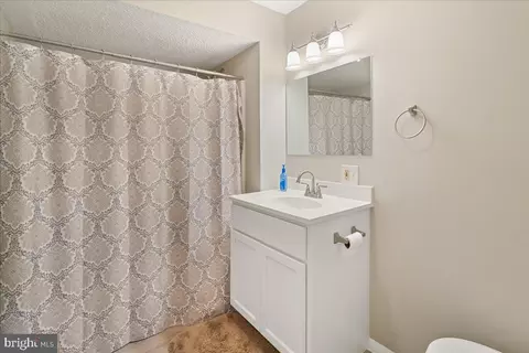 Bath - 190 Fairfield Dr, Frederick, MD 21702 photo 2 of 3