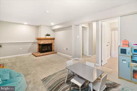Living - 190 Fairfield Dr, Frederick, MD 21702 photo 6 of 6