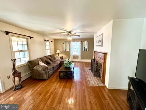 Living - 5710 Ridge Rd, Cascade, MD 21719 photo 4 of 4