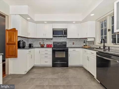 Kitchen - 5710 Ridge Rd, Cascade, MD 21719 photo 2 of 5