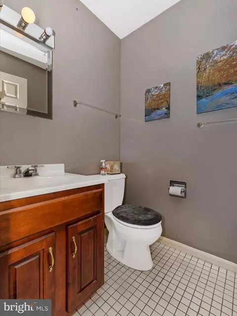 Bath - 5710 Ridge Rd, Cascade, MD 21719 photo 2 of 4
